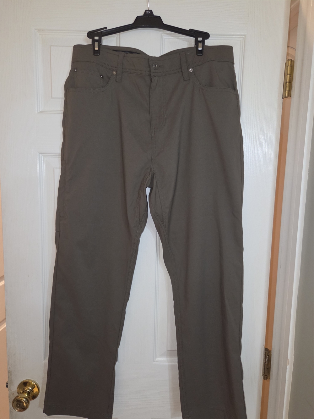 Men's Straight Chino Pants in Olive Green